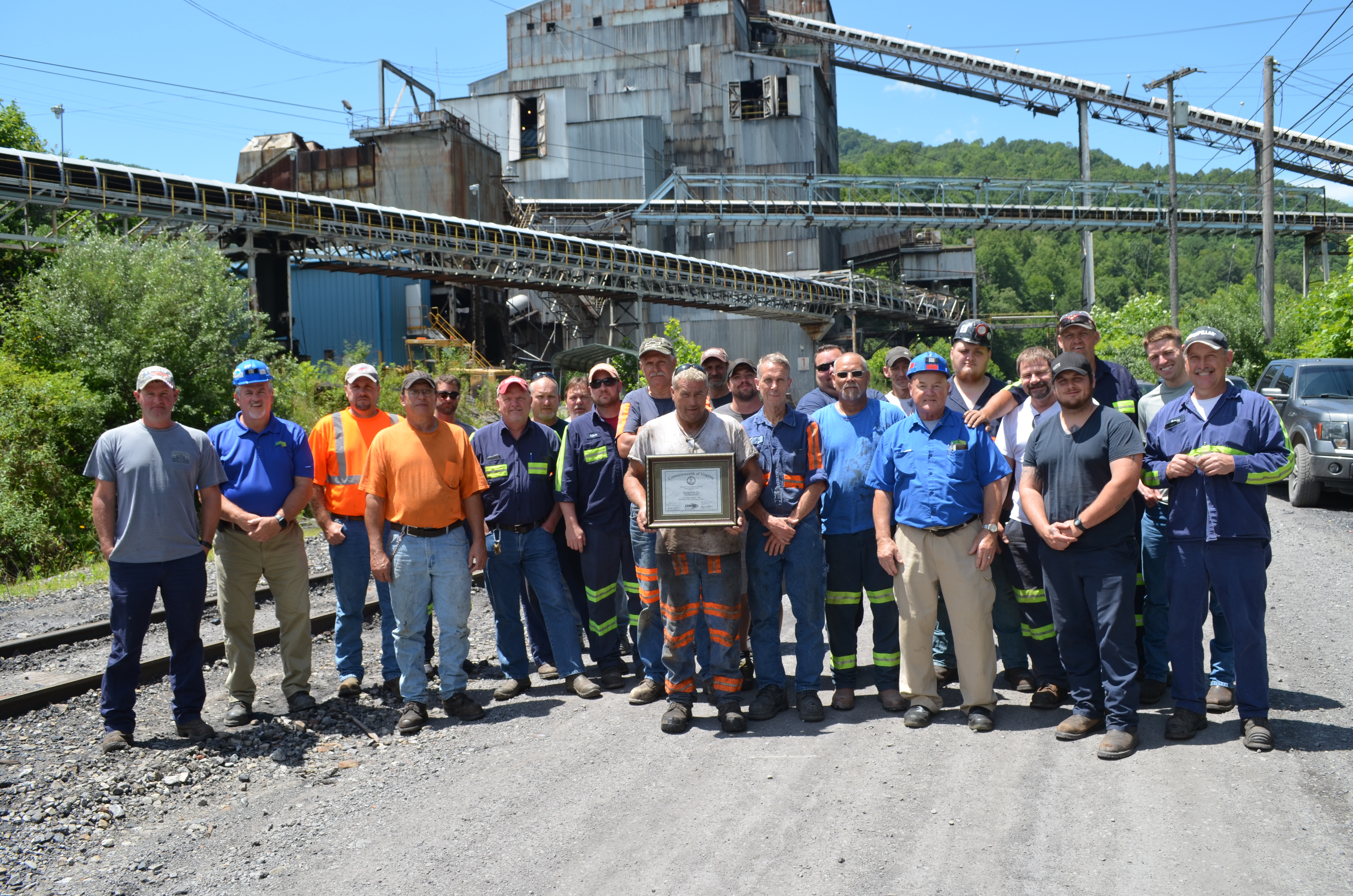 Division of Mines Chief, Randy Moore, presenting the 2018 Virginia Coal Mine Safety Award at Blackjewel, LLC Pigeon Creek